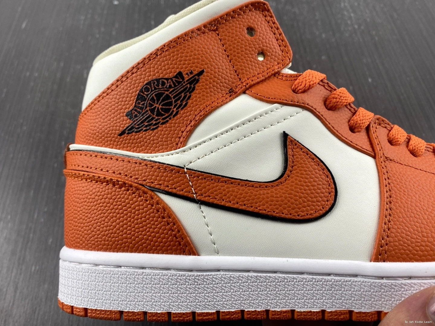 1 SE DV1302-100 Jordan Air Mid Sport Spice 0108